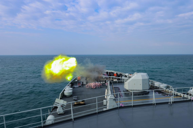 南部战区海军某登陆舰支队实战化训练掠影