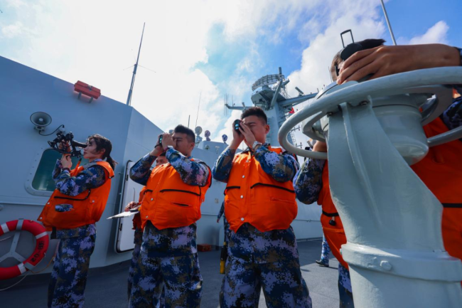 南部战区海军某登陆舰支队实战化训练掠影