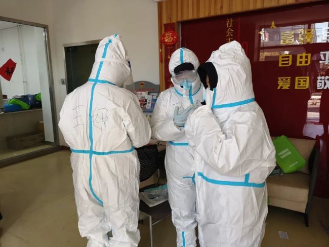 全员紧急排查！直击北京新增病例小区核酸检测现场