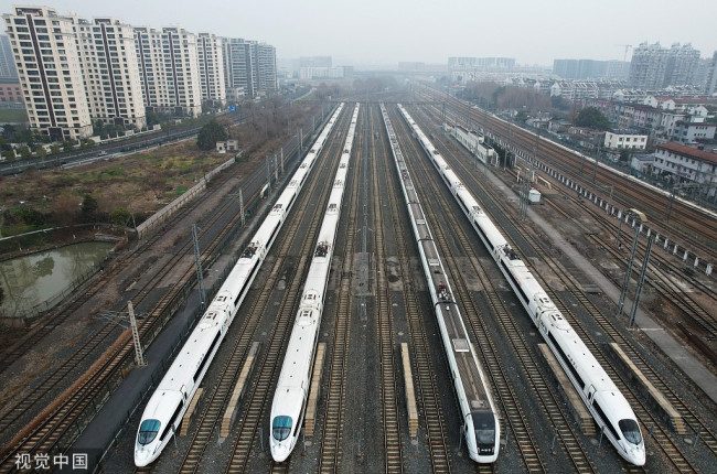 2022年1月16日，从空中俯瞰杭州动车运用所里已经检修完毕即将参加2022春运的动车组列车。