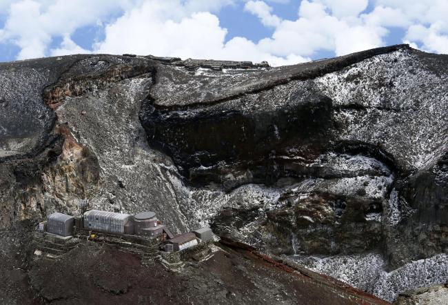 日本富士山喷火口增加近6倍 专家称随时有喷发可能