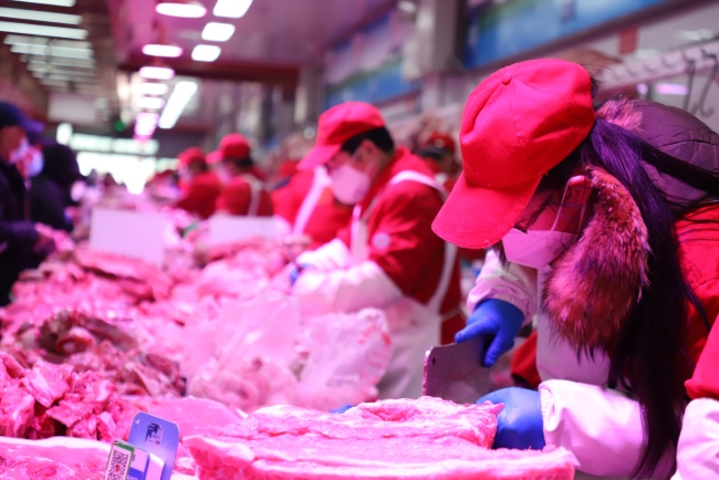 肉类消费日渐上升，白条猪的销量也在逐渐增加。新京报记者 陈琳 摄
