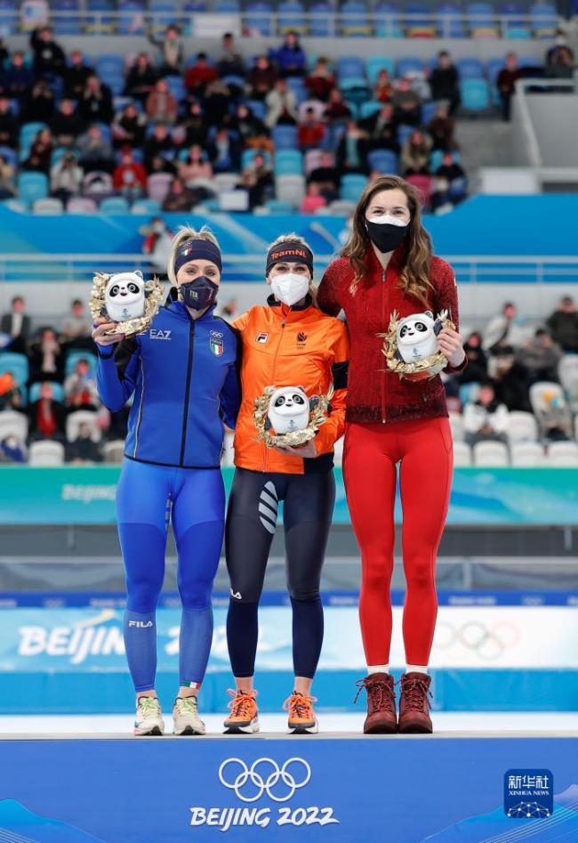 速度滑冰女子3000米决赛：荷兰选手伊雷妮·斯豪滕夺冠