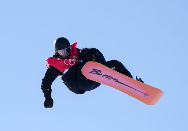 苏翊鸣头名晋级北京冬奥会单板滑雪男子坡障决赛 