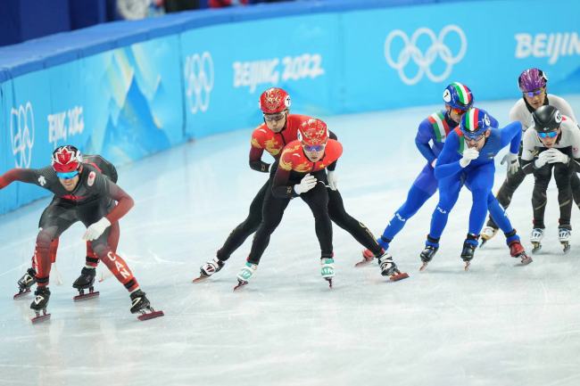 李文龙摔倒了继续拼 中国队涉险晋级5000米接力决赛