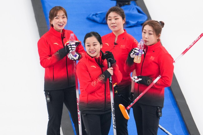 第三胜！中国女子冰壶队8比4战胜英国队