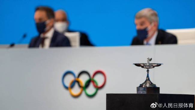 巴赫将奥林匹克杯授予中国人民
