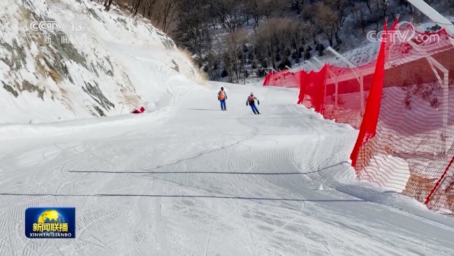 【新闻特写】守护“雪飞燕”赛道的医生