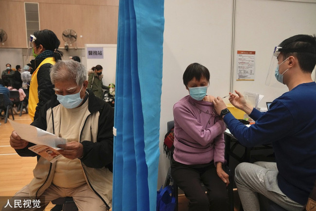 2022年2月25日，香港，民众接种新冠疫苗。