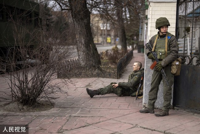 俄乌军队在基辅激战 交火后一片狼籍