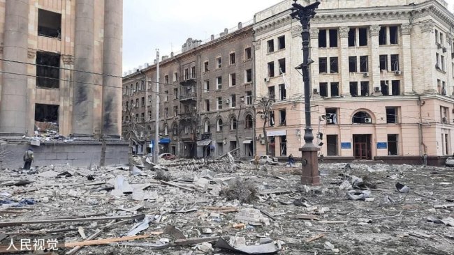 乌克兰哈尔科夫市政府大楼广场遭炮击