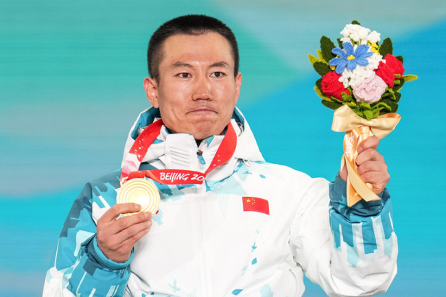 追光丨北京冬残奥会颁奖花束为何多了“一抹蓝”？
