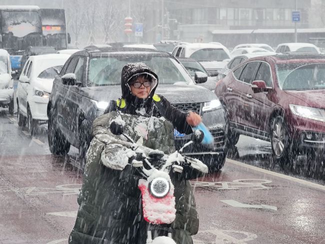 北京局地暴雪，今天最高气温为近40年来同期第二低