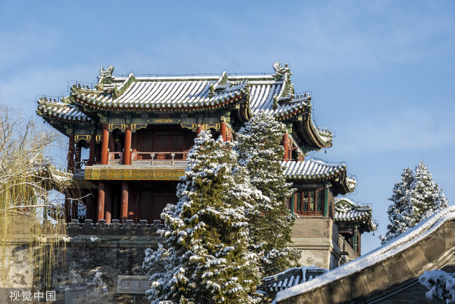 2022年3月19日，北京，雪后的公园银装素裹，风景秀丽，如诗如画。