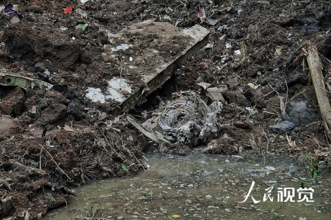东航MU5735空难核心救援现场发现大量碎片