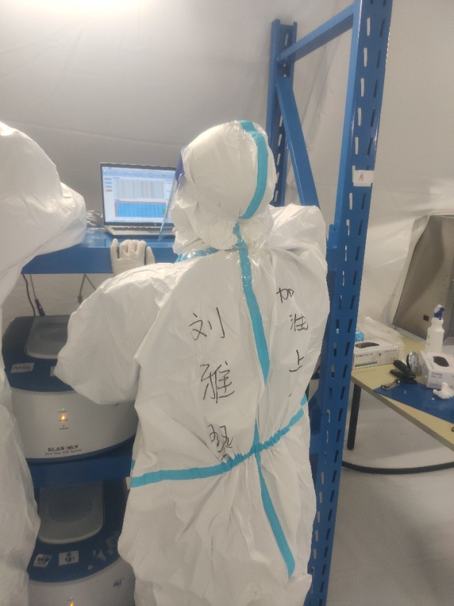 上海方舱实验室95后“病毒猎手”：每日工作十小时处理标本上万