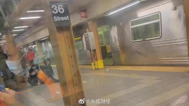 美国纽约警方锁定布鲁克林地铁枪击案嫌疑人