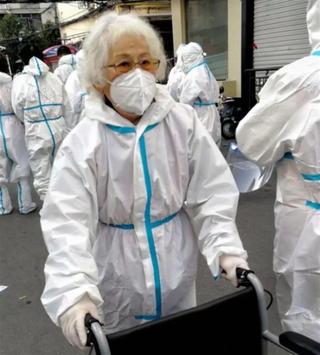 上海原副市长当志愿者?社区回应