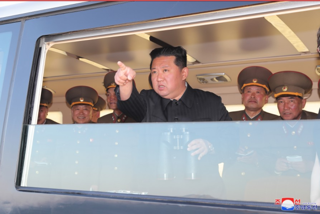 金正恩参观朝鲜新型战术制导武器试射
