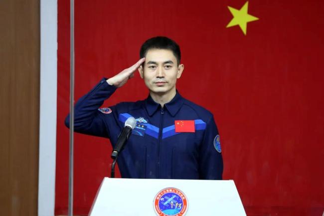 致敬!13句话读懂13位“飞天英雄”和无数航天人的默默坚守