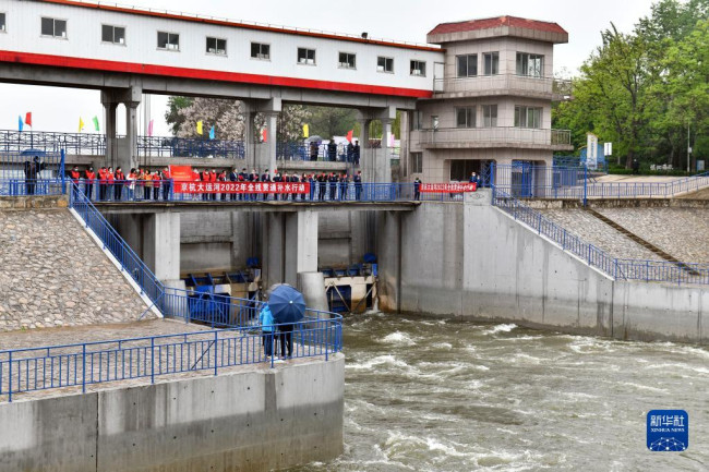 4月28日，山东省德州市四女寺枢纽南运河节制闸开启，对京杭大运河全线贯通补水。