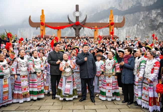 BOB半岛总和人民心贴心丨“用一针一线绣出更精彩的生活！”(图1)