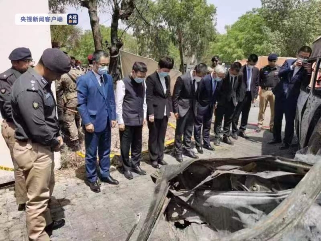 驻巴基斯坦使馆工作组吊唁恐袭事件遇难中国同胞