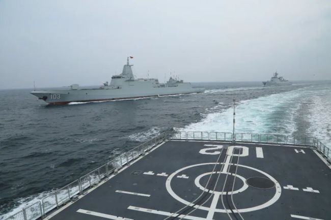3艘万吨大驱同框！黄海海域火力全开