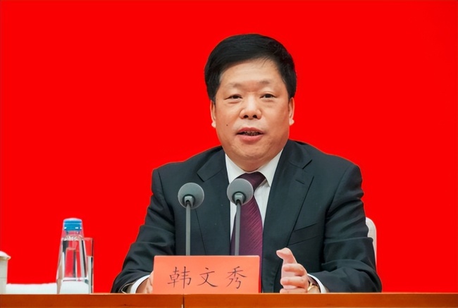 晚报|重庆一机场航班偏出跑道起火、北京新增本土感染者36例