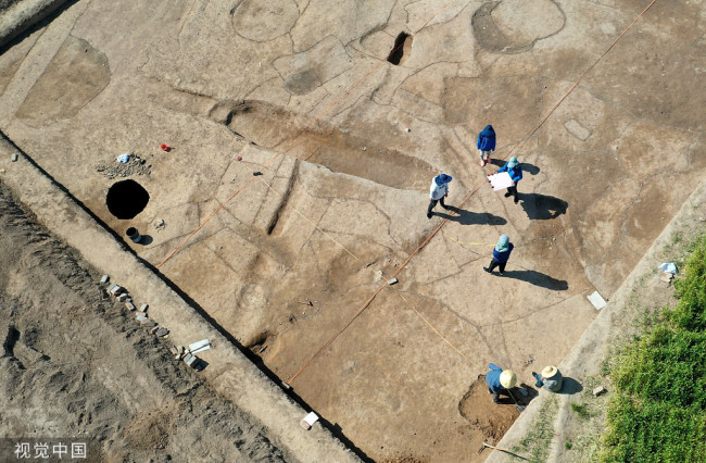 2022年5月16日，考古人員在山西省臨汾市襄汾縣陶寺遺址宮城區考古發掘作業。