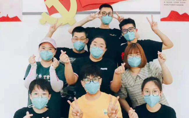 北京临管区青年志愿者：忙完社区工作还要上班上课