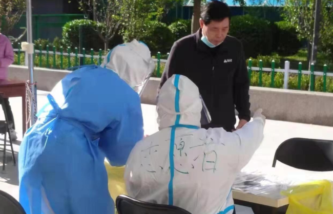 北京临管区青年志愿者：忙完社区工作还要上班上课