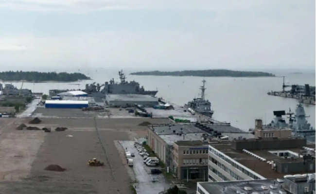 美德法军舰抵达芬兰赫尔辛基港口