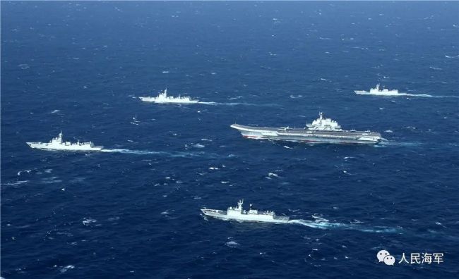 人民海军硬核赛龙舟 追求的不止是速度还有炮火争鸣