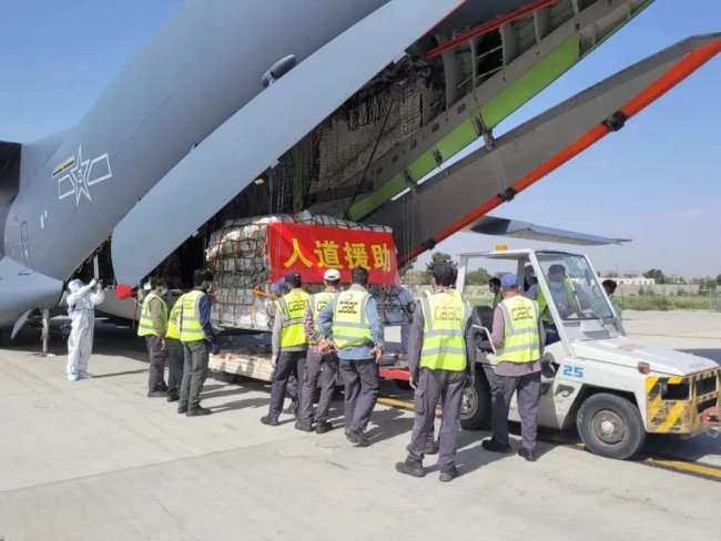 中国空军运-20飞抵阿富汗,救灾!