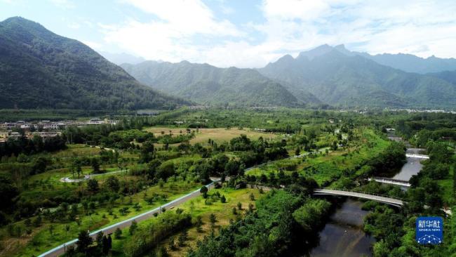 这是2019年7月26日拍摄的陕西省西安市长安区秦岭违建别墅拆除后建设的秦岭和谐森林公园（无人机照片）。新华社记者 刘潇 摄