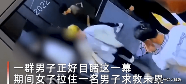 网传女子被男子当众拖进厕所隔间，求救无人应！