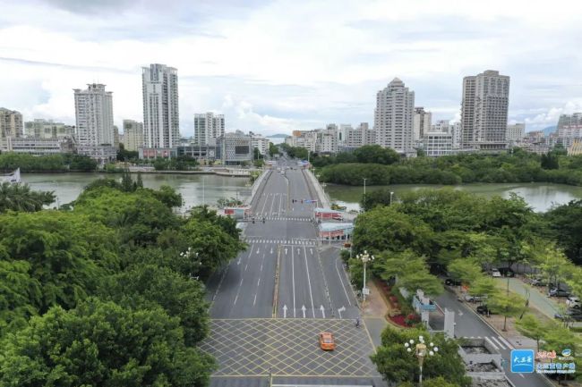 新风街"有没有人曾告诉你我很在意在意这座城市的距离"我多么