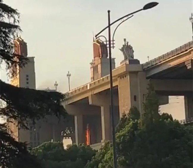 南京长江大桥失火