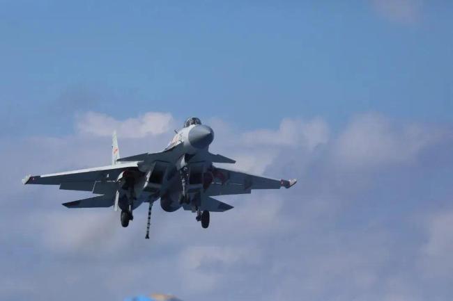 山东舰在南海某海域开展实战化训练