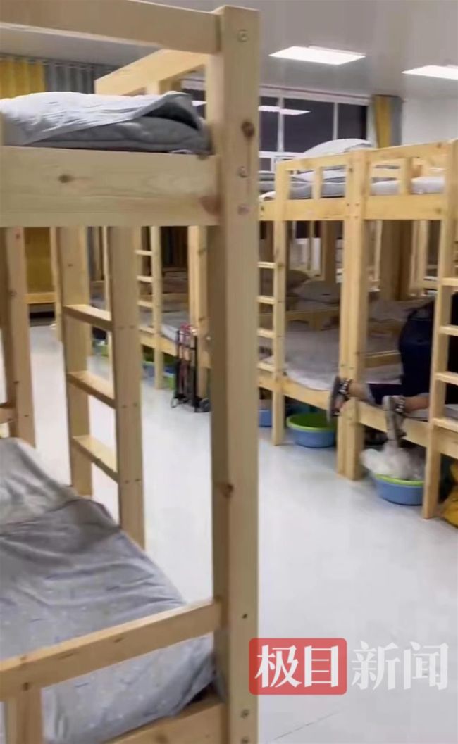 学生宿舍80人一间?官方:启动问责 妥善安置到8人间