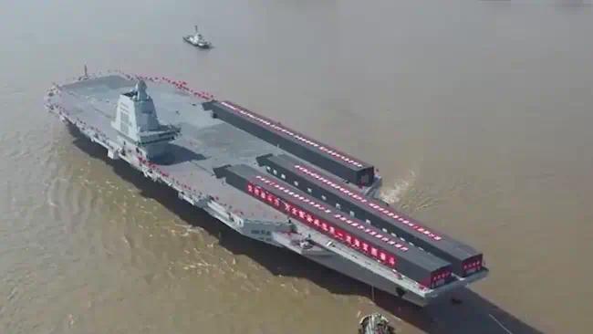 中国第三艘航母开展系泊试验