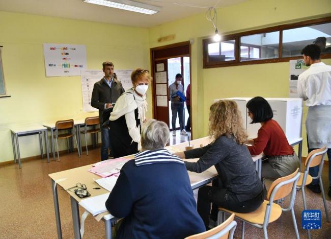 意大利议会选举开始投票