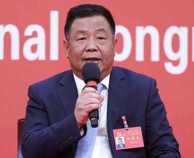 湖北省委常委,宣传部部长许正中在回答记者提问.新华社记者 陈建力 摄
