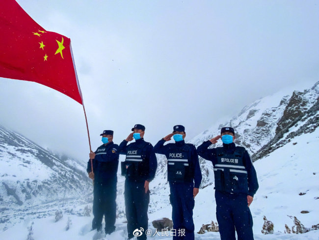辛苦了！民警在海拔2800多米边关踏雪巡逻