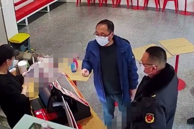 奶茶店未先说扫码被封，执法人员是假冒的？当地纪委介入