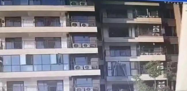 长沙一小区封窗工人从8楼坠亡，监控曝光！