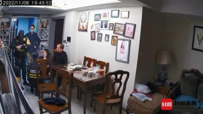 男子掌掴幼童事件31分钟监控曝光：鲁某突然发怒打人