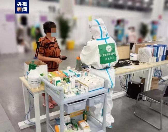 广州新增本土逾9000例 多家医院派医疗队进驻方舱