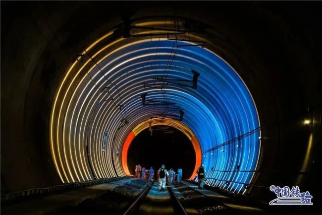 在跨国“时光隧道”里工作是什么体验？